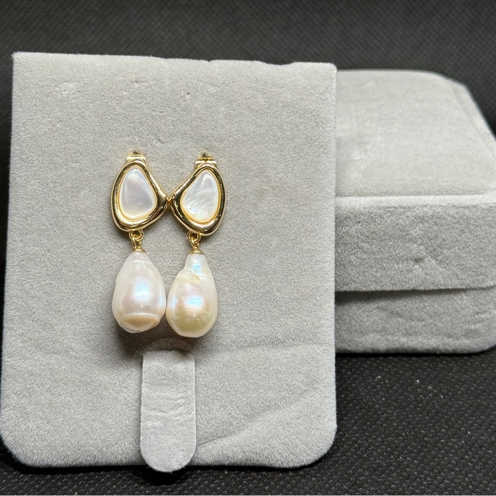 Elegant Gold and Pearl Drop Earrings